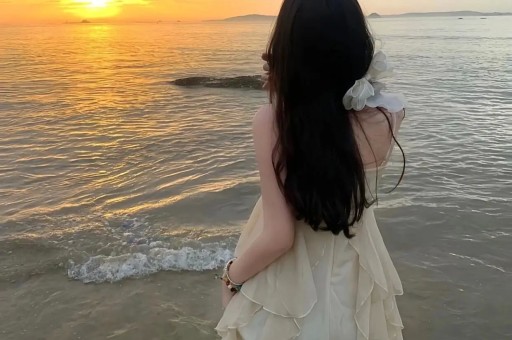 杨幂被问如何看待潜规则她毫不避讳：“陪导演睡觉事业就能更上一层楼”